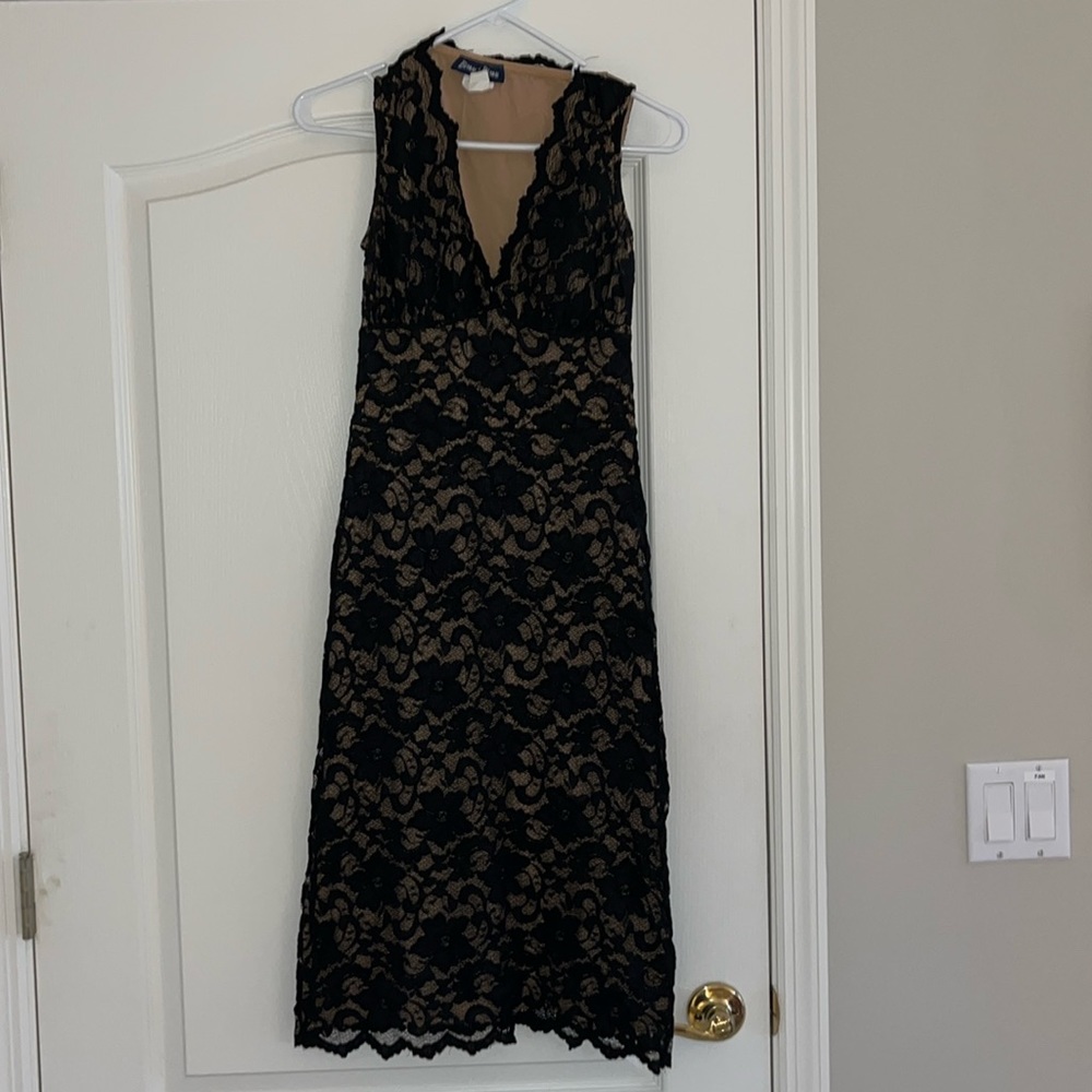 Bisou Bisou stretch lace midi dress size Small
